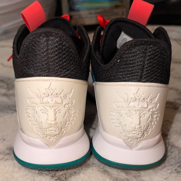 Men’s Nike LeBron Witness 4 main image 5